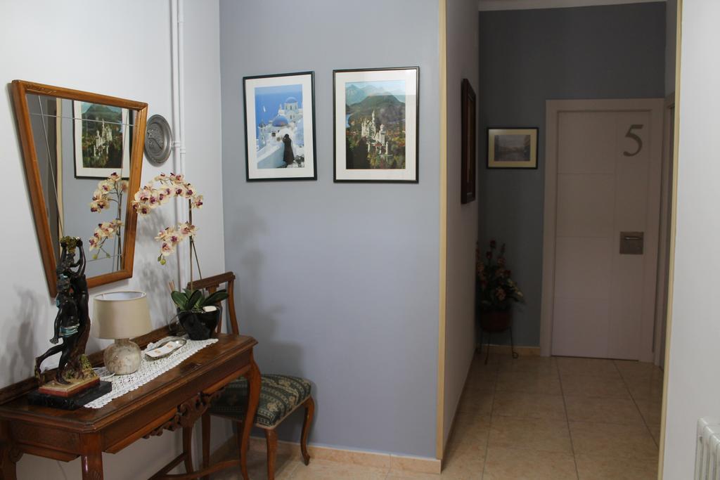 Hostal Montserrat Tona Buitenkant foto