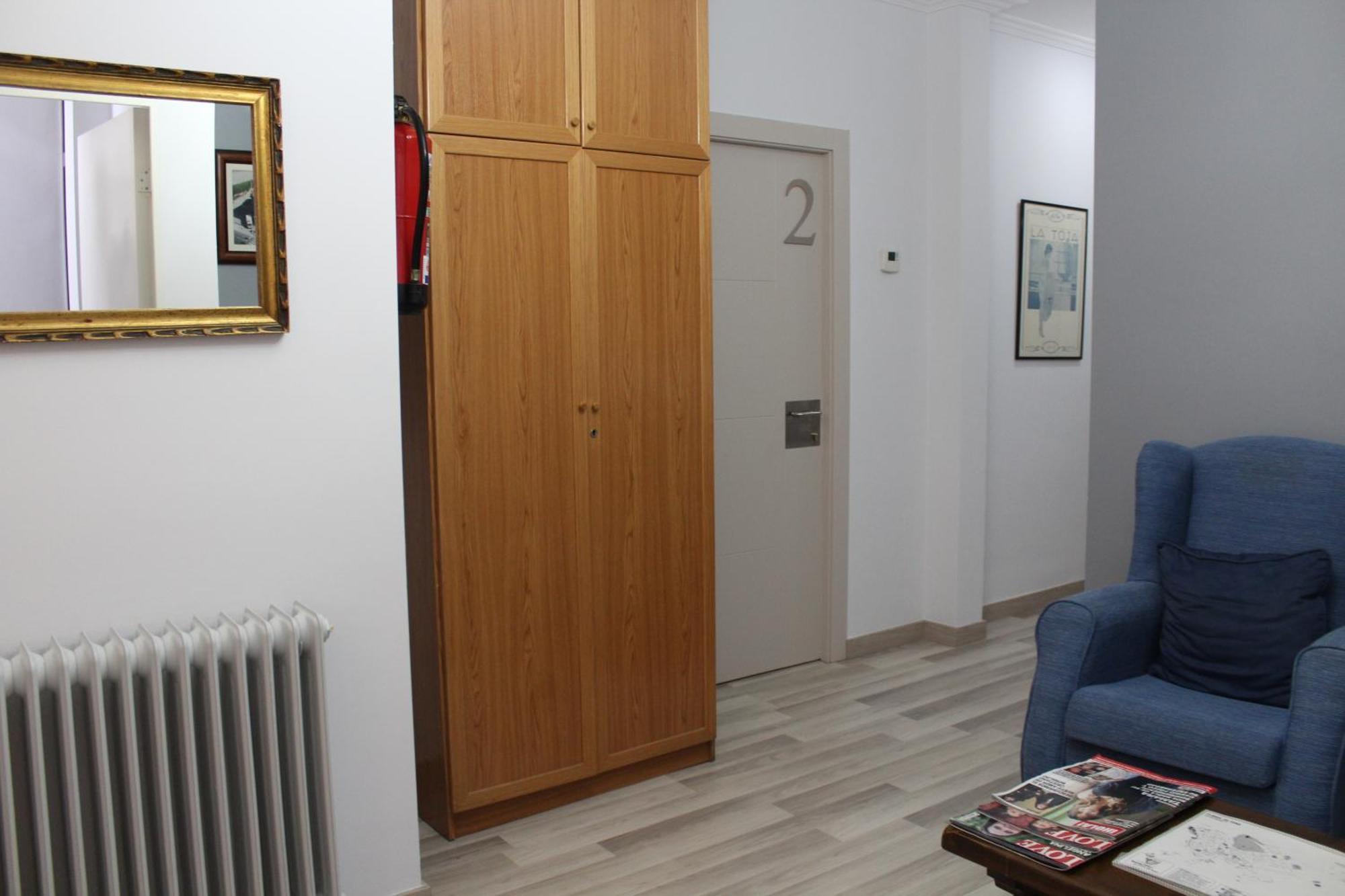 Hostal Montserrat Tona Buitenkant foto