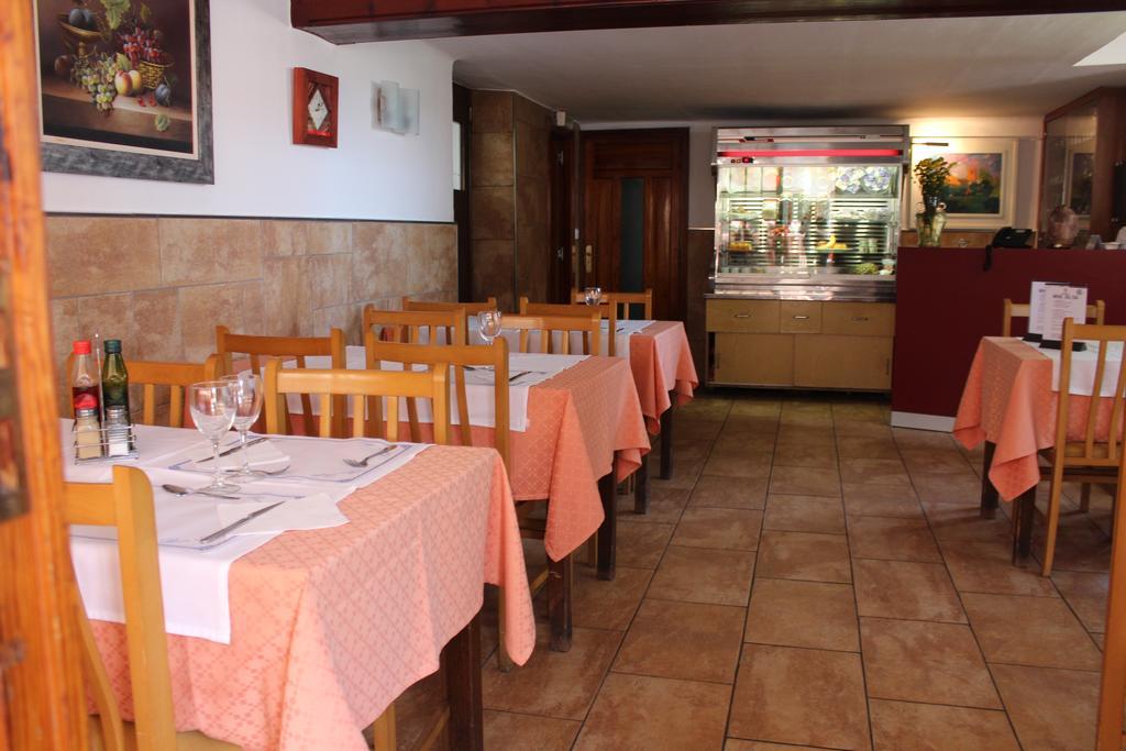 Hostal Montserrat Tona Buitenkant foto